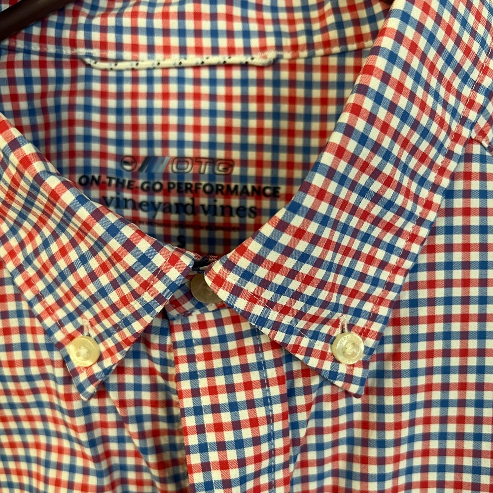 Men’s Vineyard Vines Long Sleeve Performance Button Up Shirt. Size S. Like new!